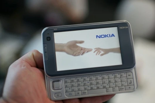 for comparison, the N810 was bigger, and didn't include a 3G radio.