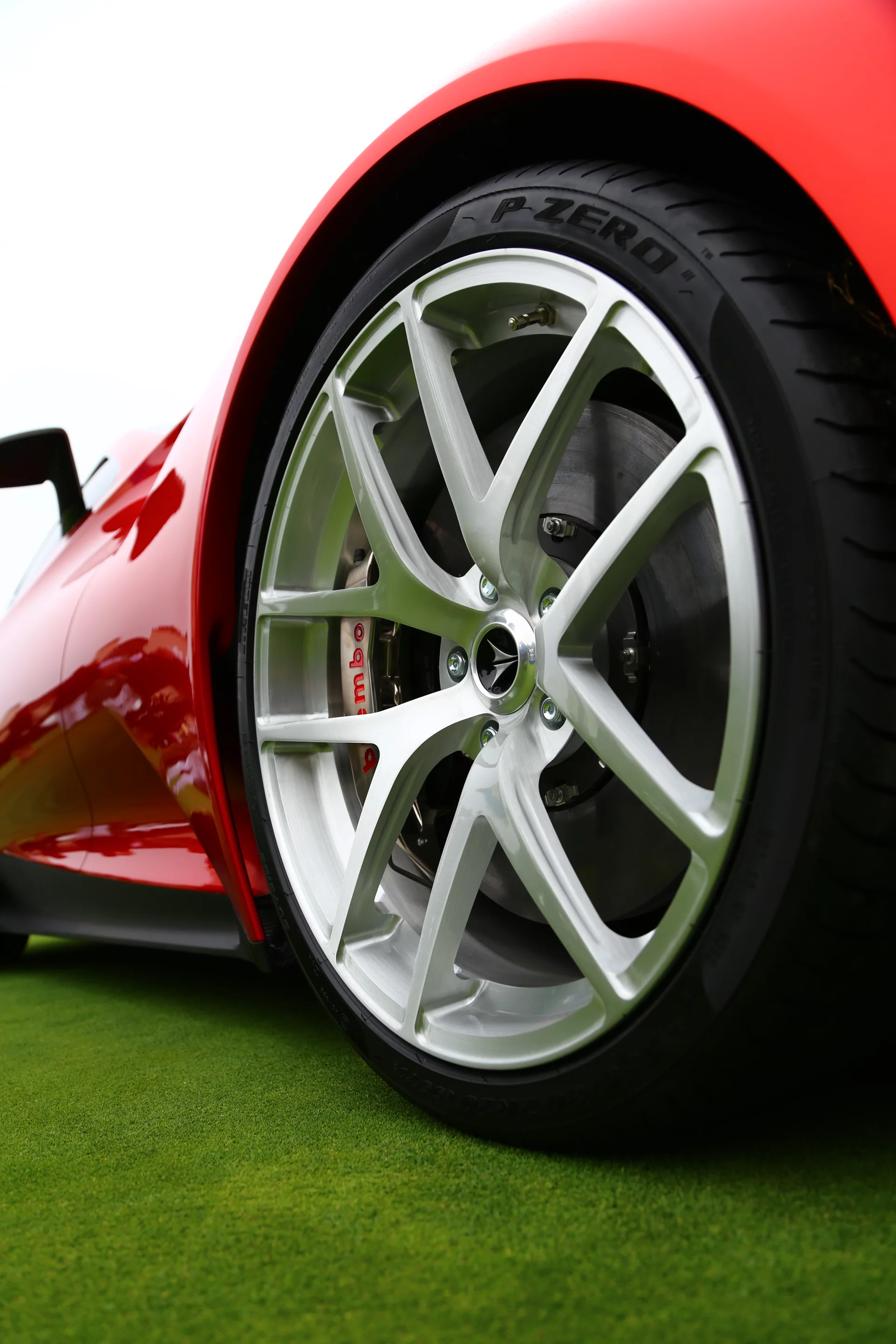 Vulcano's GTR Brembo braking system employs 380-mm carbon ceramic discs and 6 piston calipers (Photo: Angus MacKenzie/Gizmag.com)