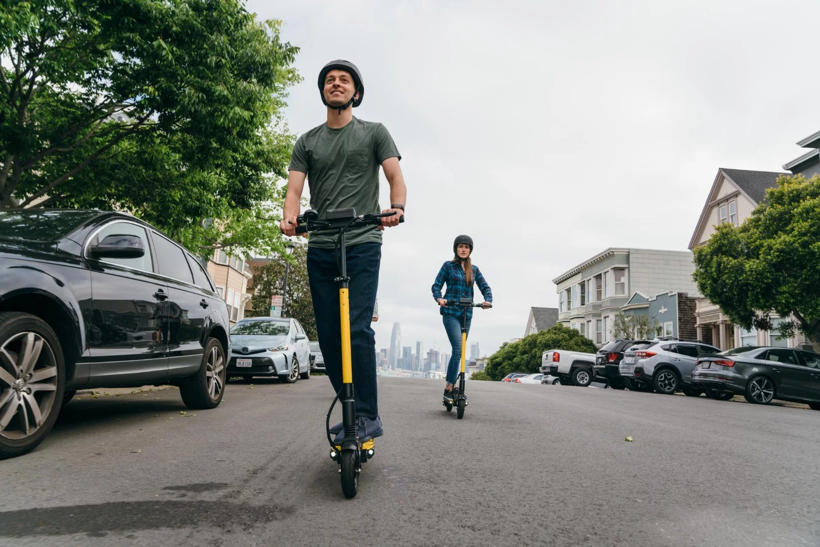 Skip’s scooters will be dockless, powering around the city at up to 18 mph (29 km/h) on a 36 V 350 W hub motor