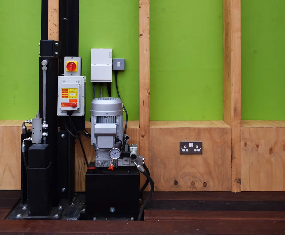 The greenhouse rises 800 mm (2.6 ft) to avoid flood water