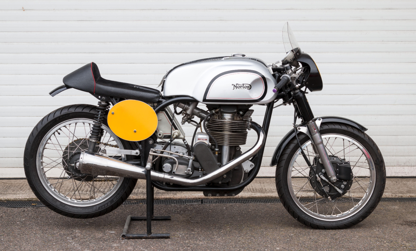 A 1961 Norton 499cc Manx Model 30M with a long competition history from the same stable as the 350 Manx mentioned elsewhere, with many of the same modifications. The price of $39,325 (£29,900) represented good buying for someone wishing to go classic racing. Auction Description