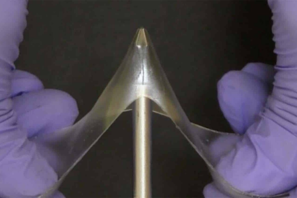 Glassy gels are very stretchy but still as strong as more rigid glassy polymers