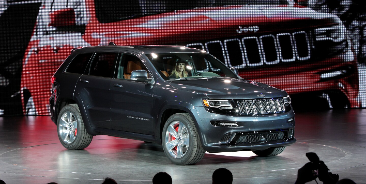 The diagonal view of the Grand Cherokee SRT on stage
