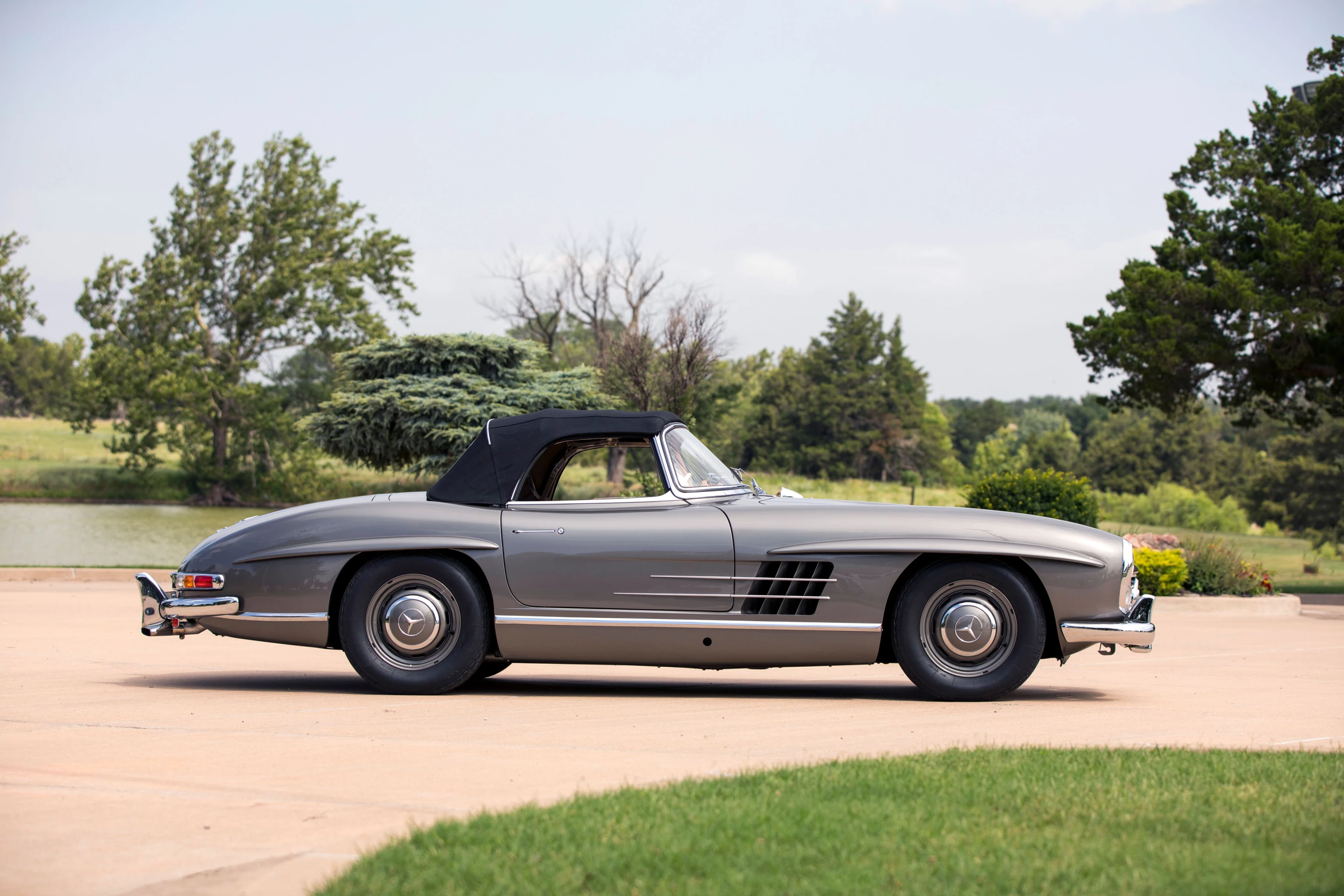 1960 Mercedes-Benz 300 SL Roadster | RM-Sotheby's | SHIFT/Monterey Sale | 14-15 August 2020 | Lot 31 | Estimate: $1,000,000 to $1,250,000 | Official RM-Sotheby's Auction Page