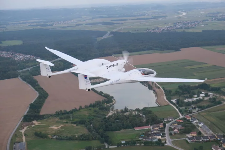 Taking off from Maribor, Slovenia, the modified double-fuselage Pipistrel Taurus G4 made a historic first piloted flight running on cryogenic liquid hydrogen