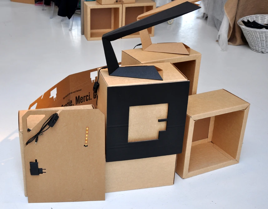 01LAMP pays homage to the idea of creating simple, economic and sustainable DIY furniture (photo Edoardo Campanale/Gizmag)