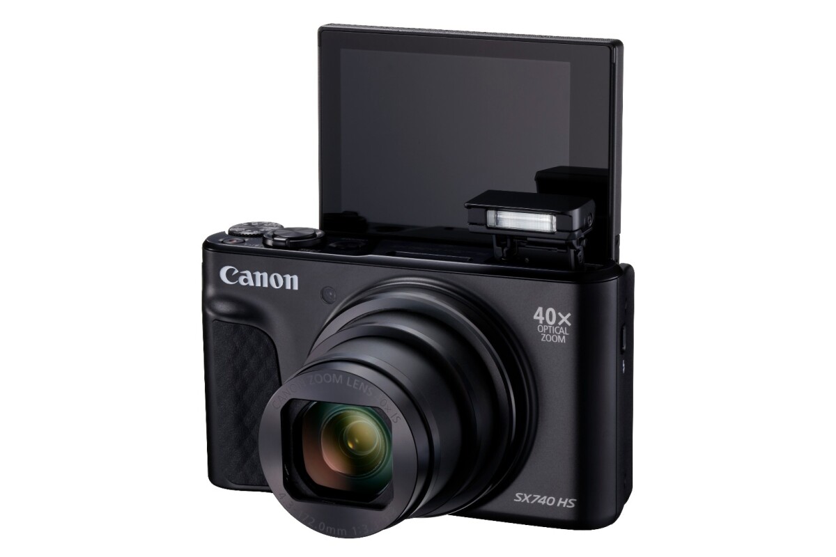 The 3-inch LCD panel of the PowerShot SX740 HS can rotate 180 degrees up for selfies