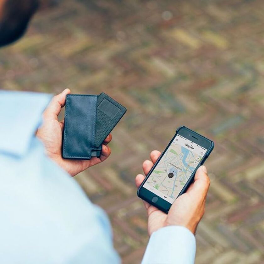 Through Bluetooth 4.2, the Ekster 3.0 wallet maintains a connection with a paired smartphone over up to 200 ft (60 m)