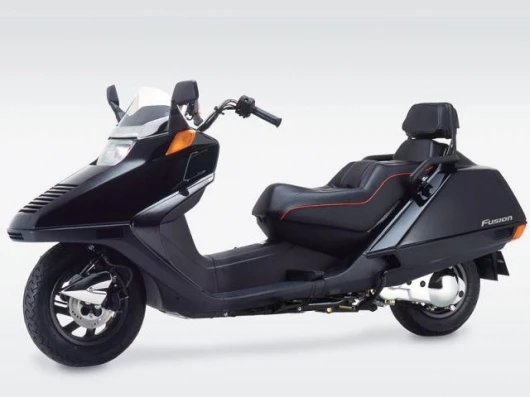 Honda really got the market moving in 1986 when it introduced a 250 scooter known in various markets as the Fusion, Helix or CN250.