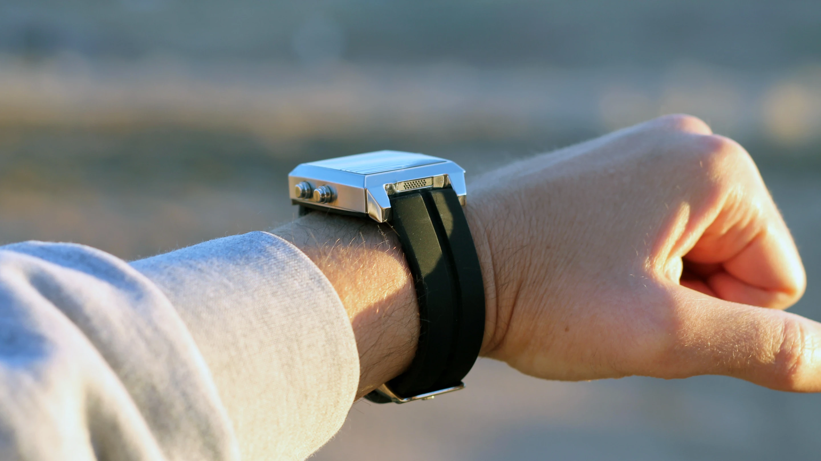 The watch face is 13.34 mm thick, and weighs 70.9 g