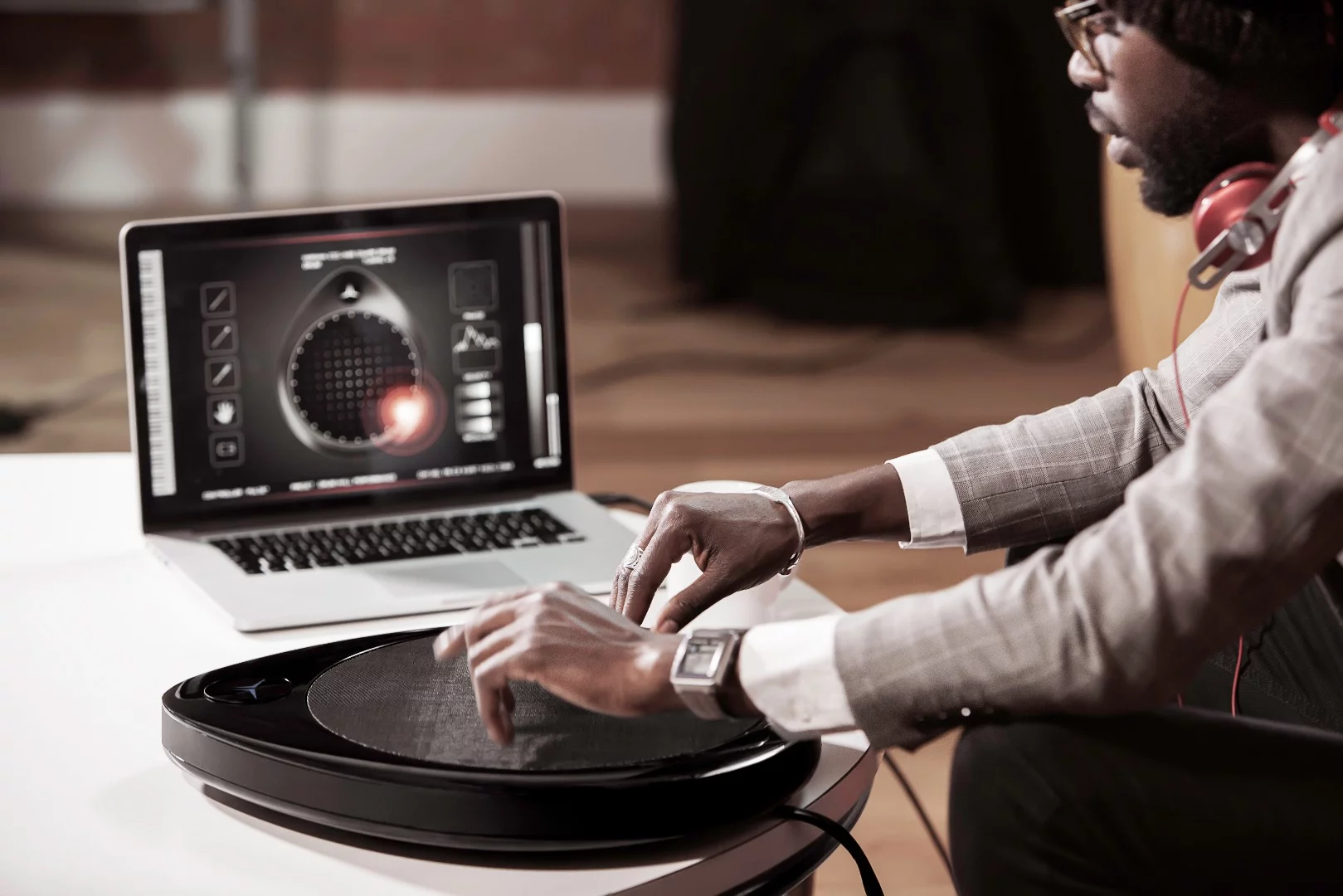 The Pulse caters for two-handed operation