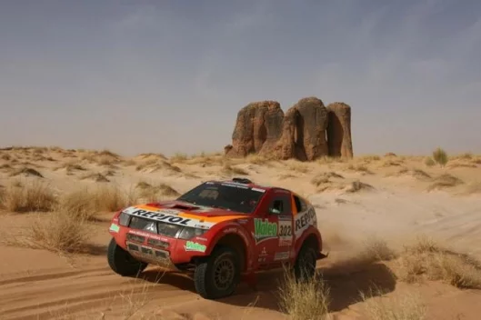 Stephane Peterhansel and Jean-Paul Cottret in their Team Repsol Mitsubishi Ralliart Pajero Evolution head to Dakar.