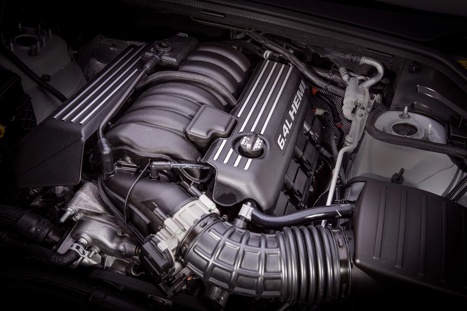 The big 6.4-liter V8 in the 2018 Dodge Durango SRT outputs 475-horsepower (354 kW)