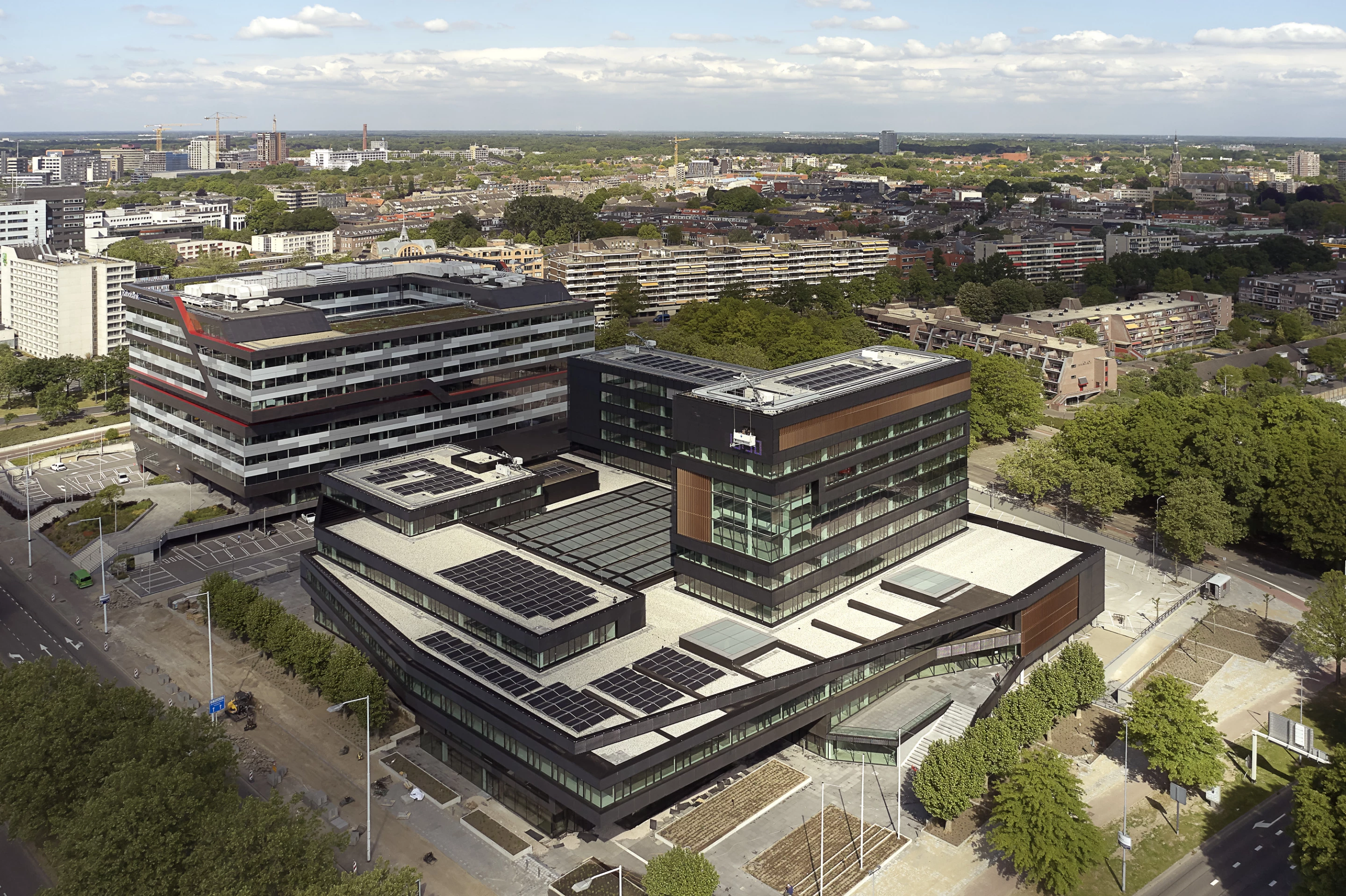 Fellenoord 15 reduces its grid-based power usage with solar panels on its rooftop