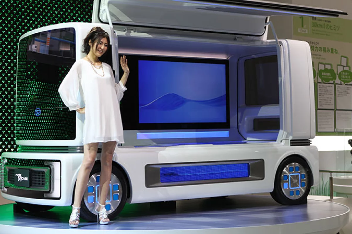 Daihatsu "shoCase" hybrid concept vehicle