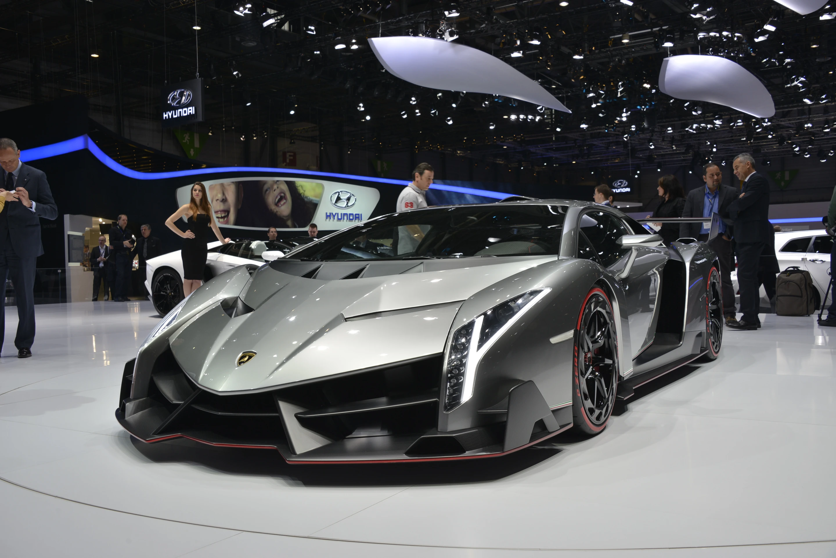 Lamborghini introduces the Veneno