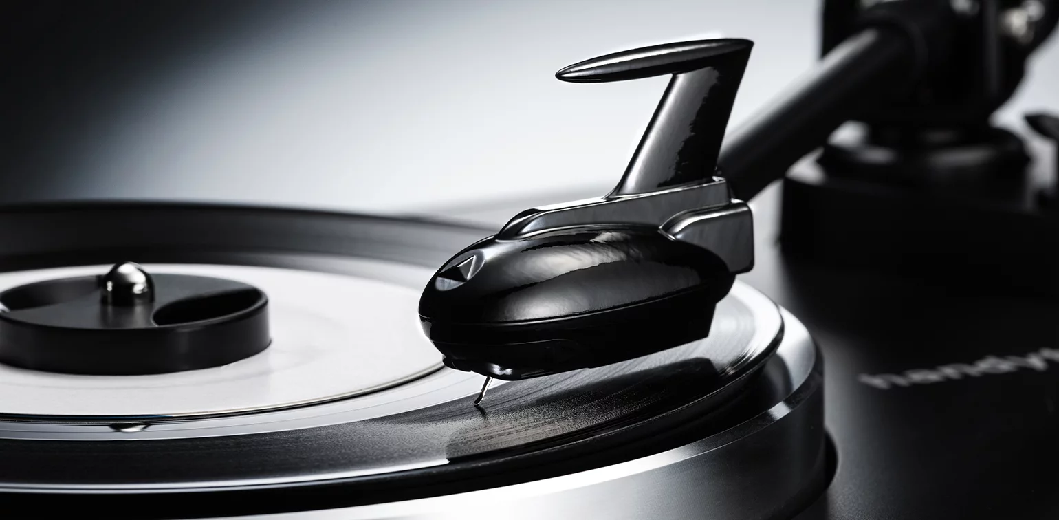 The Handytraxx tube J edition features a "precision-engineered" JICO Clipper MM cartridge for the promise of "an elevated Hi-Fi experience for vinyl enthusiasts"