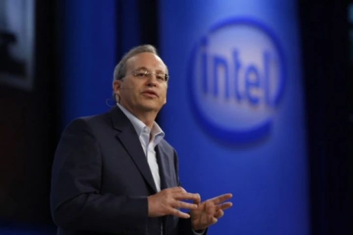 Justin Rattner, Intel Corporation's chief technology officer, introduces new research including the wireless transmission of power at IDF 2008. Photo: Intel