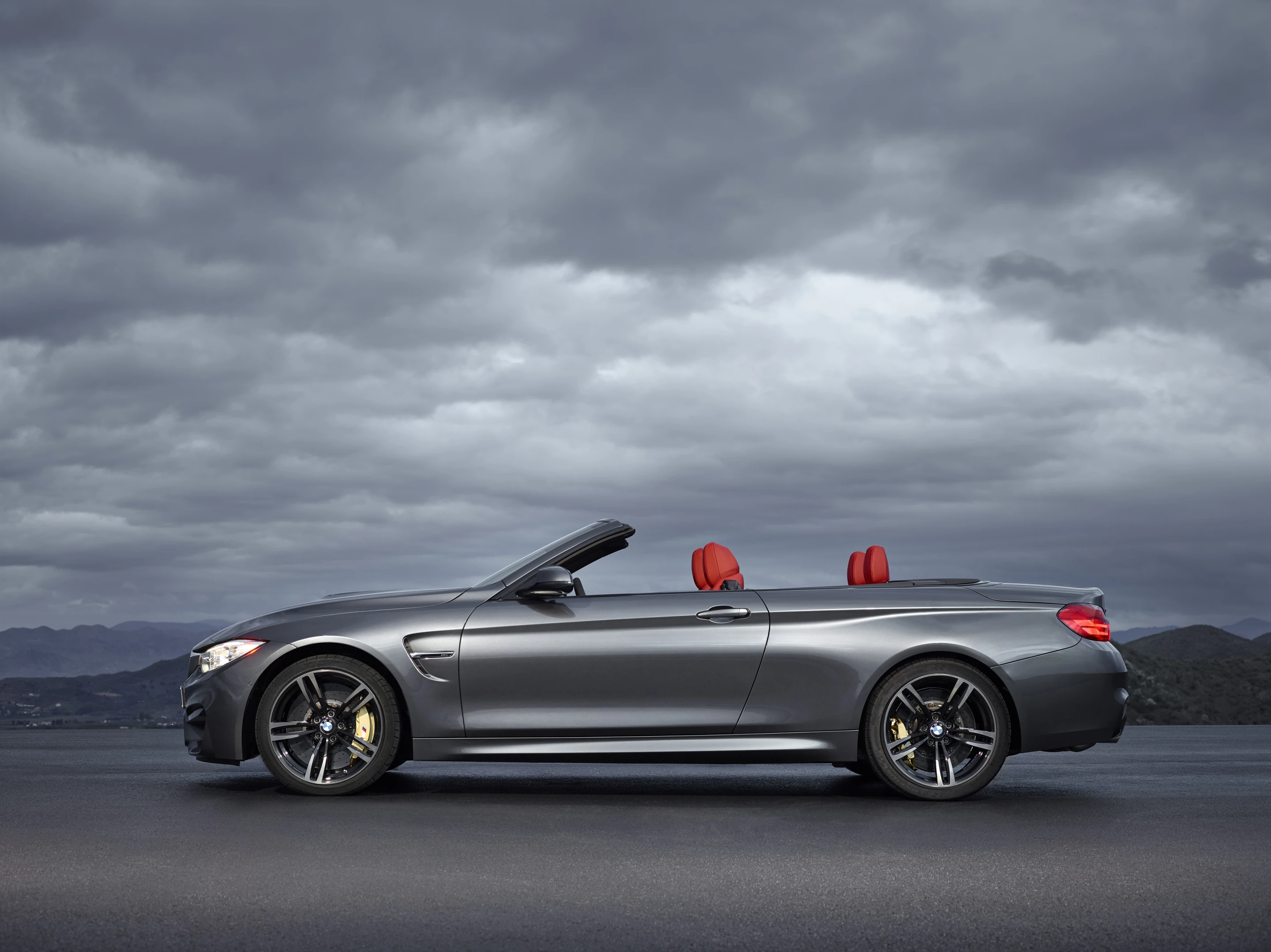 The convertible’s scalloped side flanks are placed nicely between serious bits of rubber mounted on 18 or 19 inch wheels