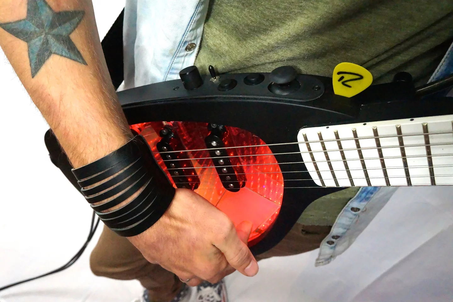 The Expressiv MIDI Guitar features an X/Y touchpad to control parameters like volume and note pitch