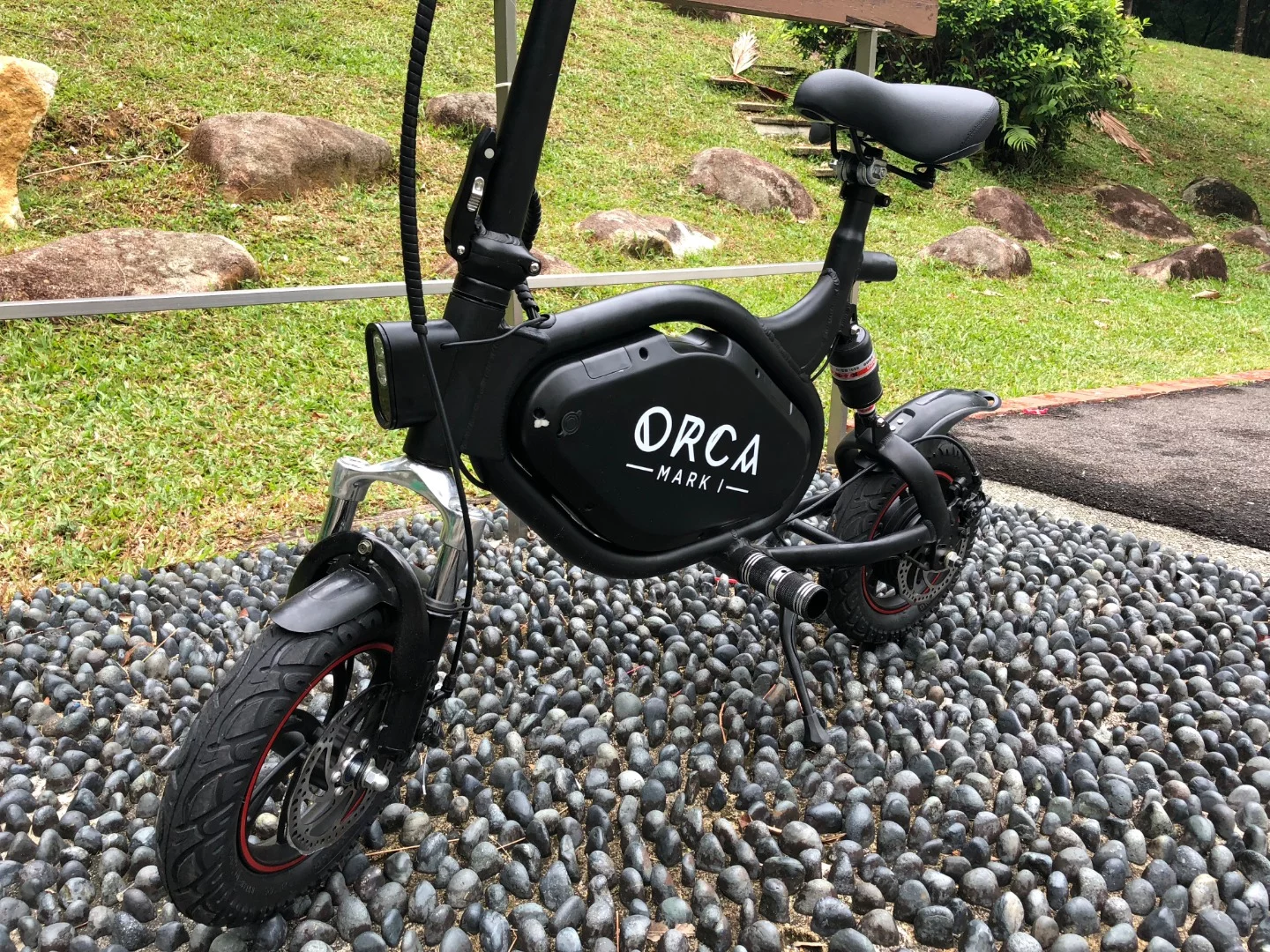 The Orca Mark I has suspension under the seat, a rear shock and more suspension to the front to help smooth out the inevitable urban bumps you'll encounter on your commute