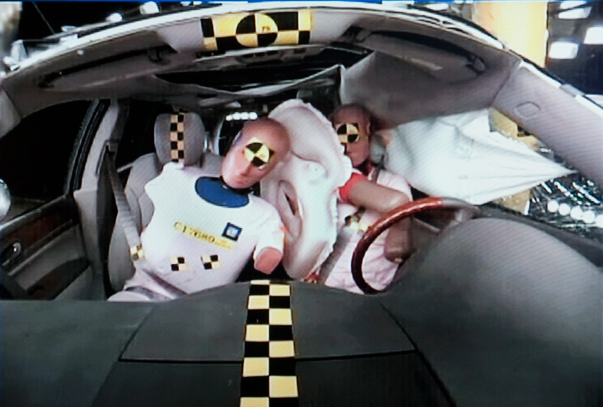 The front center airbag is designed to protect drivers and front passengers in the event of side impact crashes