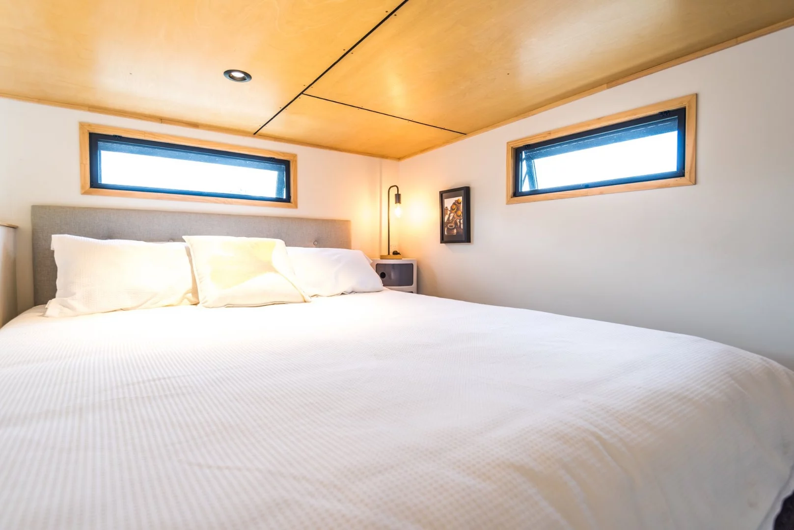 The loftboastsstanding height dimensions,makingit feelspacious and easy to get inand out ofbed without having to crawl into the space