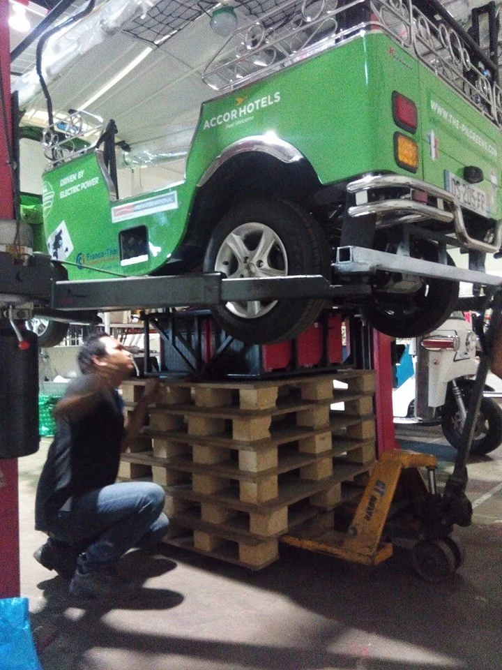The fitting of the two giant batteries and some more preparation work was undertaken by the TukTuk Factory in Thailand