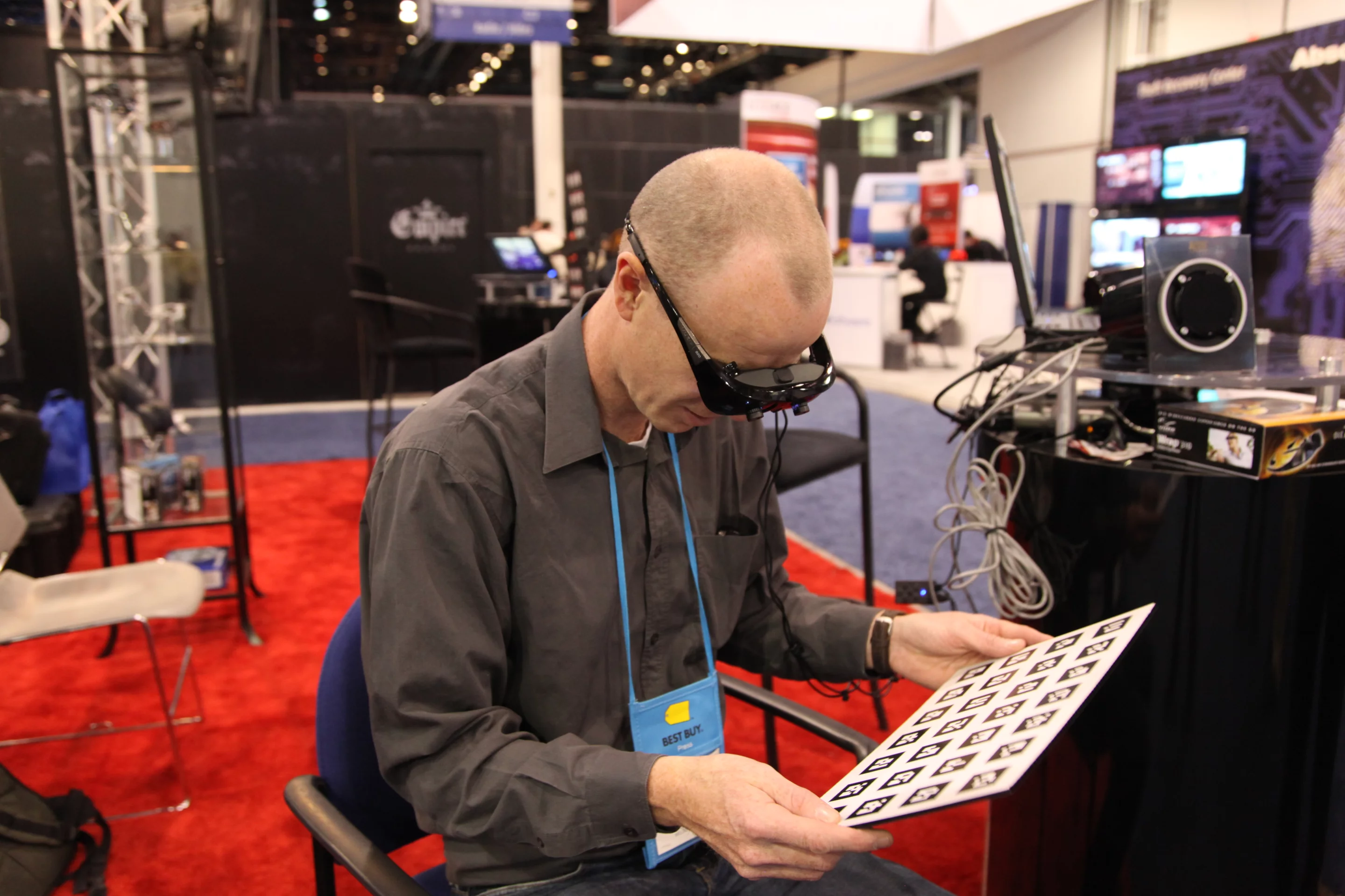 Playing a maze game designed by a PHD student from Columbia University using the Vizux Wrap 920AR glasses