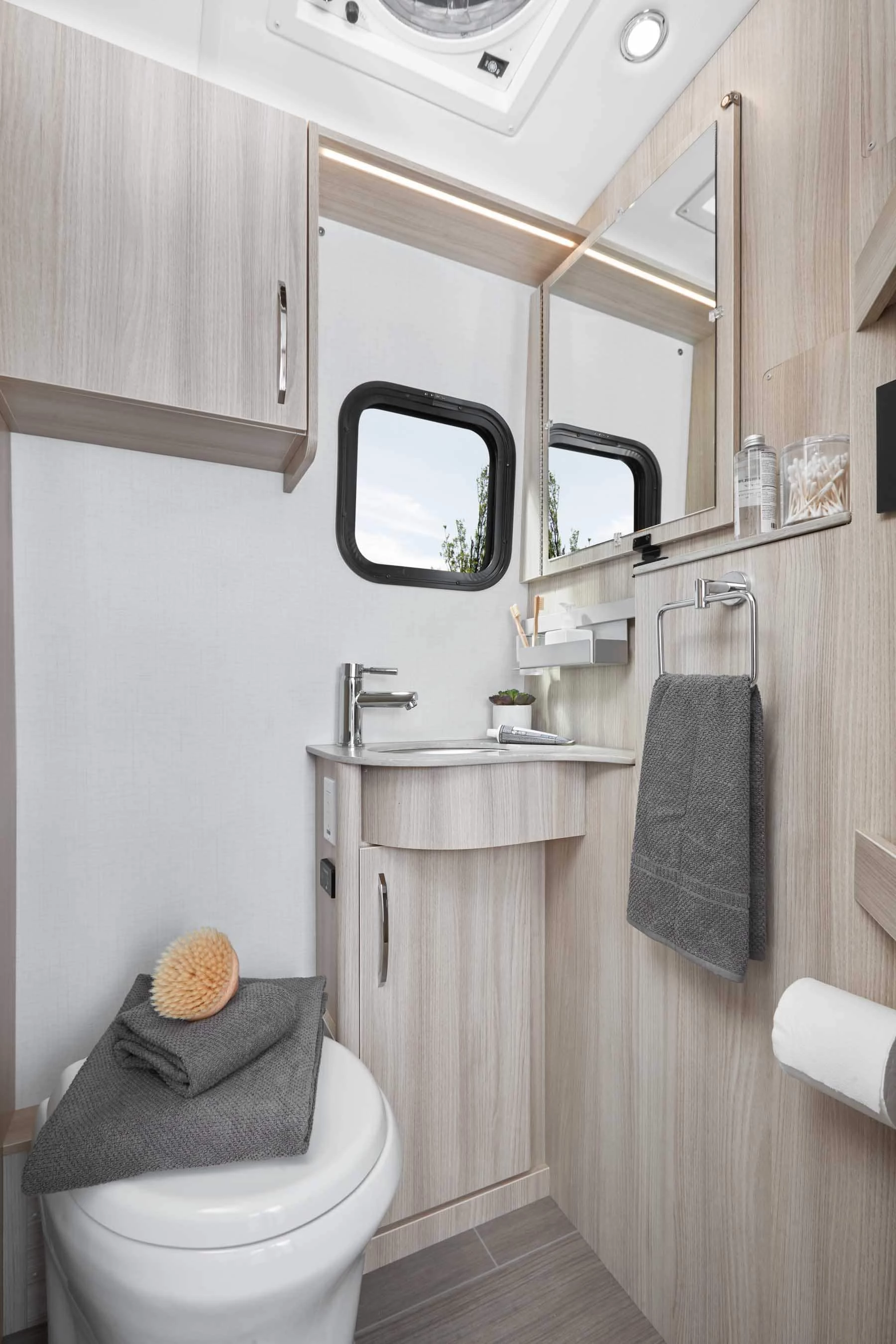 Toilet compartment