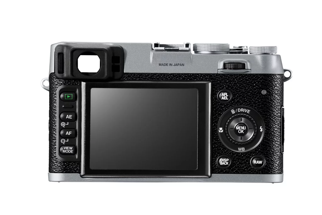 The hybrid optical/electronic viewfinder and 2.8-inch, 460,000 dot resolution LCD display to the rear of the FinePix X100