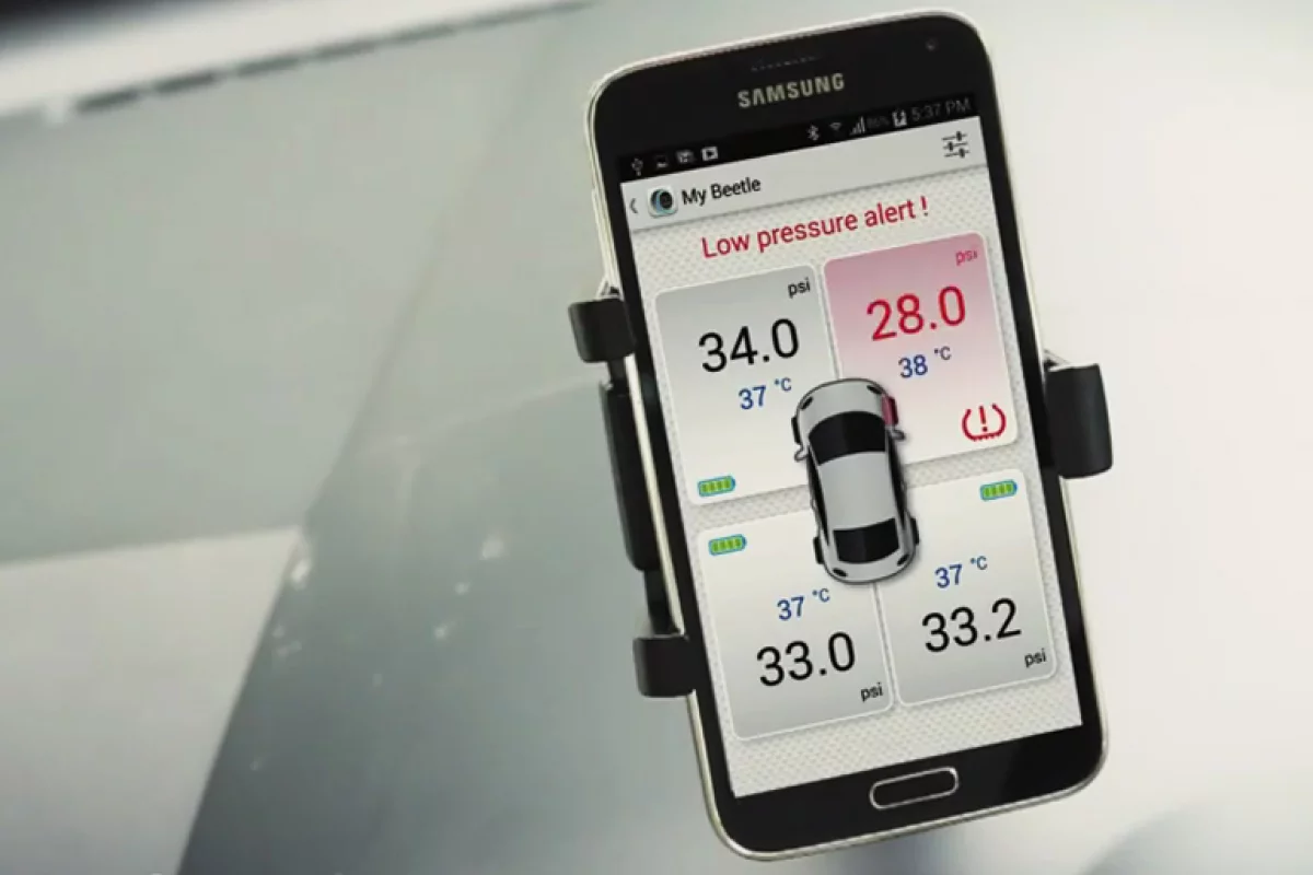 A tri-level alert system notifies drivers of a tire's condition and informs if the tire becomes dangerously low