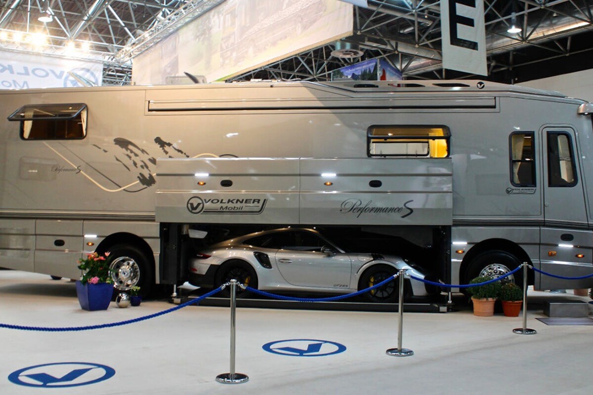 Featured image of post Luxury Caravans Inside : At the caravan salon 2019, the fourth perfect generation will be presented as a vario perfect 1000 on a mercedes.