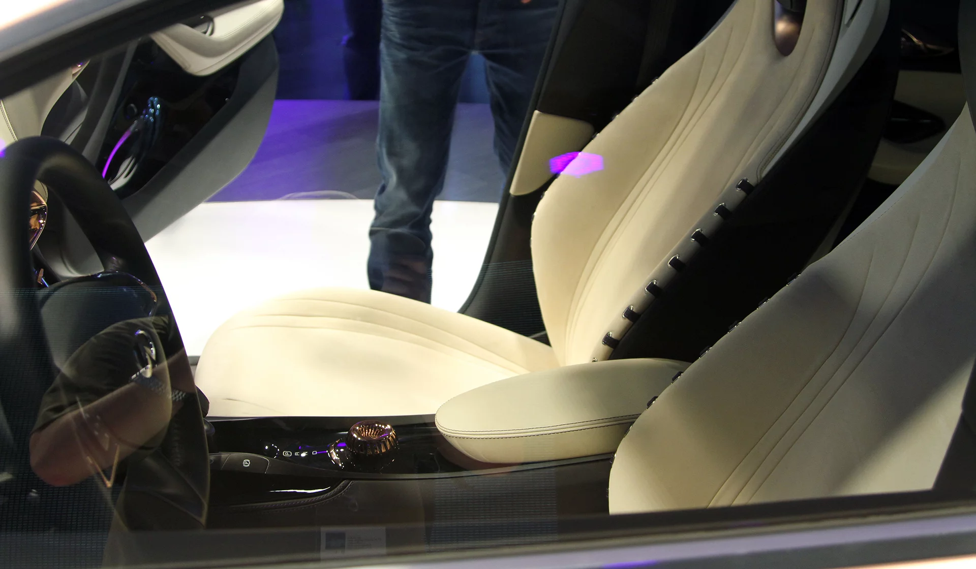 Inside the Q30 (Photo: Gizmag)