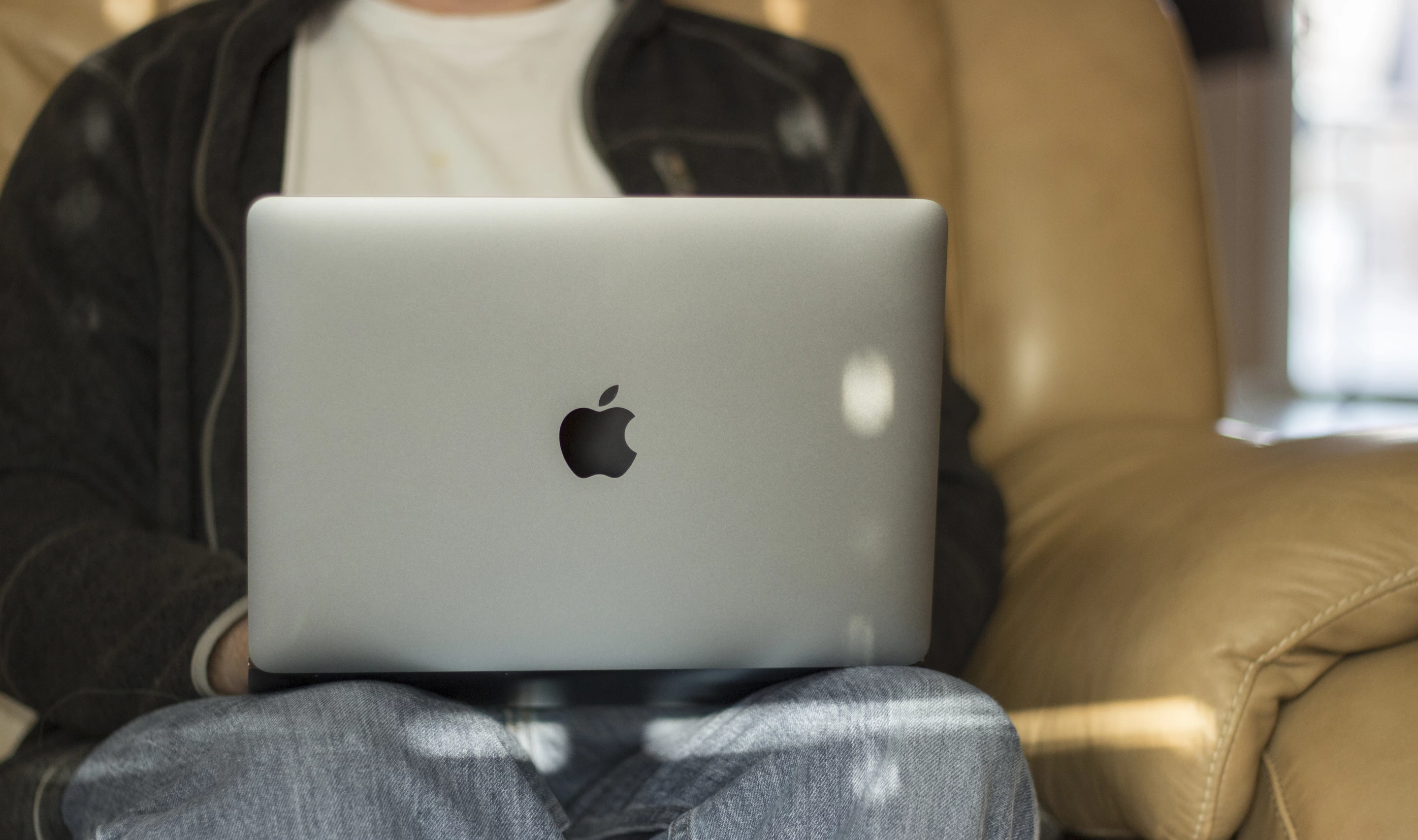 Typing on the new MacBook (Photo: Will Shanklin/Gizmag.com)