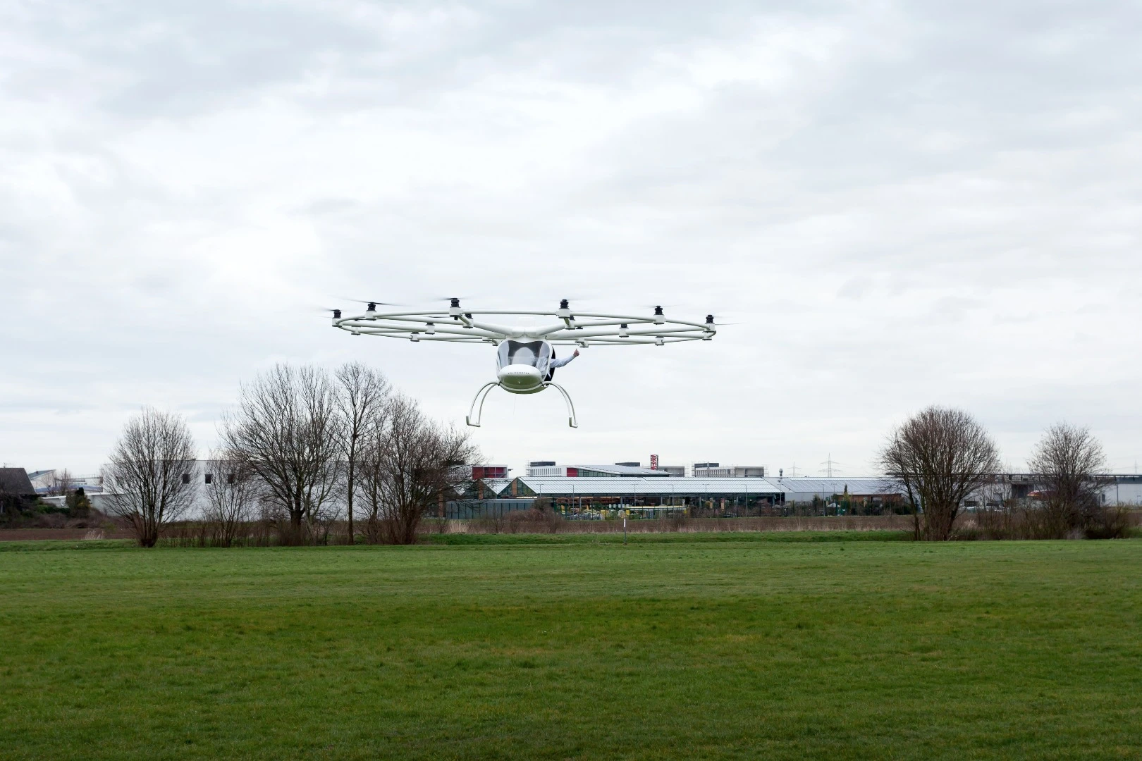 Built from fiber composite material with a 450 kg (992 lb) take-off weight, nine individual batteries power the all-electric motors and 18 rotors to make for a top speed of 100 km/h (62 mph)