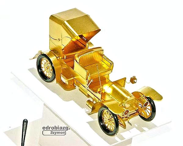 A miniature of a 1902 Mercedes Simplex (Photo: Szymon Klimek)