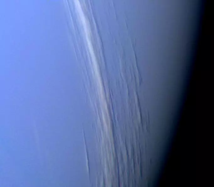 Voyager 2 capturing cloud streaks on Neptune