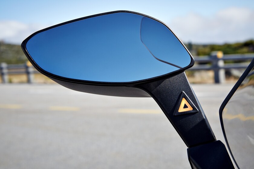 A yellow warning light activates in the corresponding mirror when there is another vehicle within a 5 m (16.4 ft) distance
