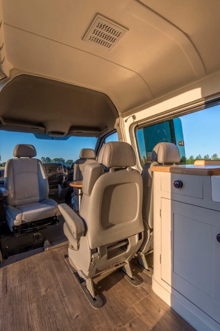 The rotatingcaptain seats swivel 180 degrees to become part of the diningarea for four