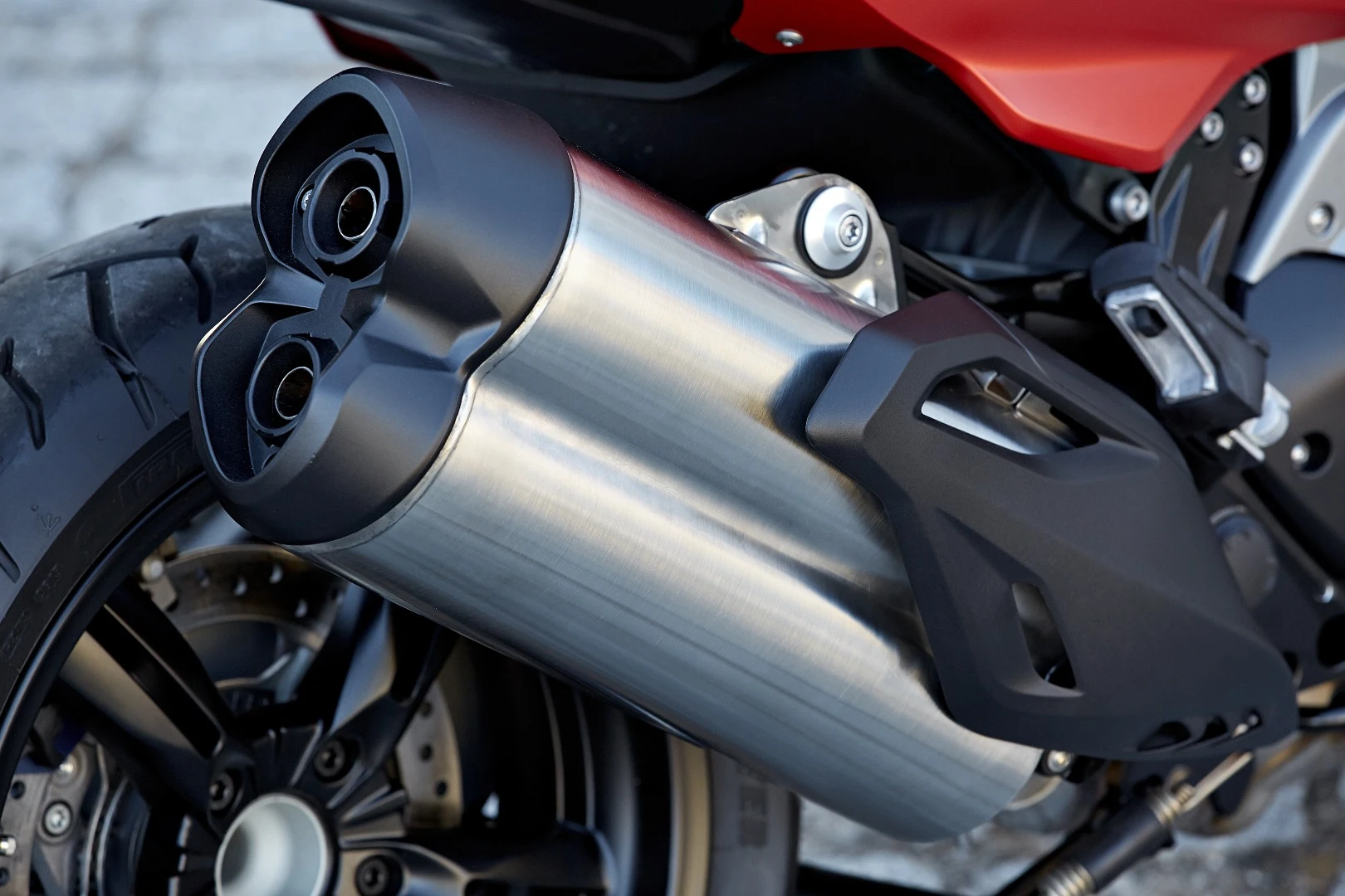 A new twin exhaust muffler is introduced for both BMW C650 GT and Sport