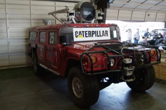 Team Red Too is based on a 1999 H1 HUMMER. It incorporates an electronic CANbus, a 6.5-liter turbo diesel engine, traction control and loc