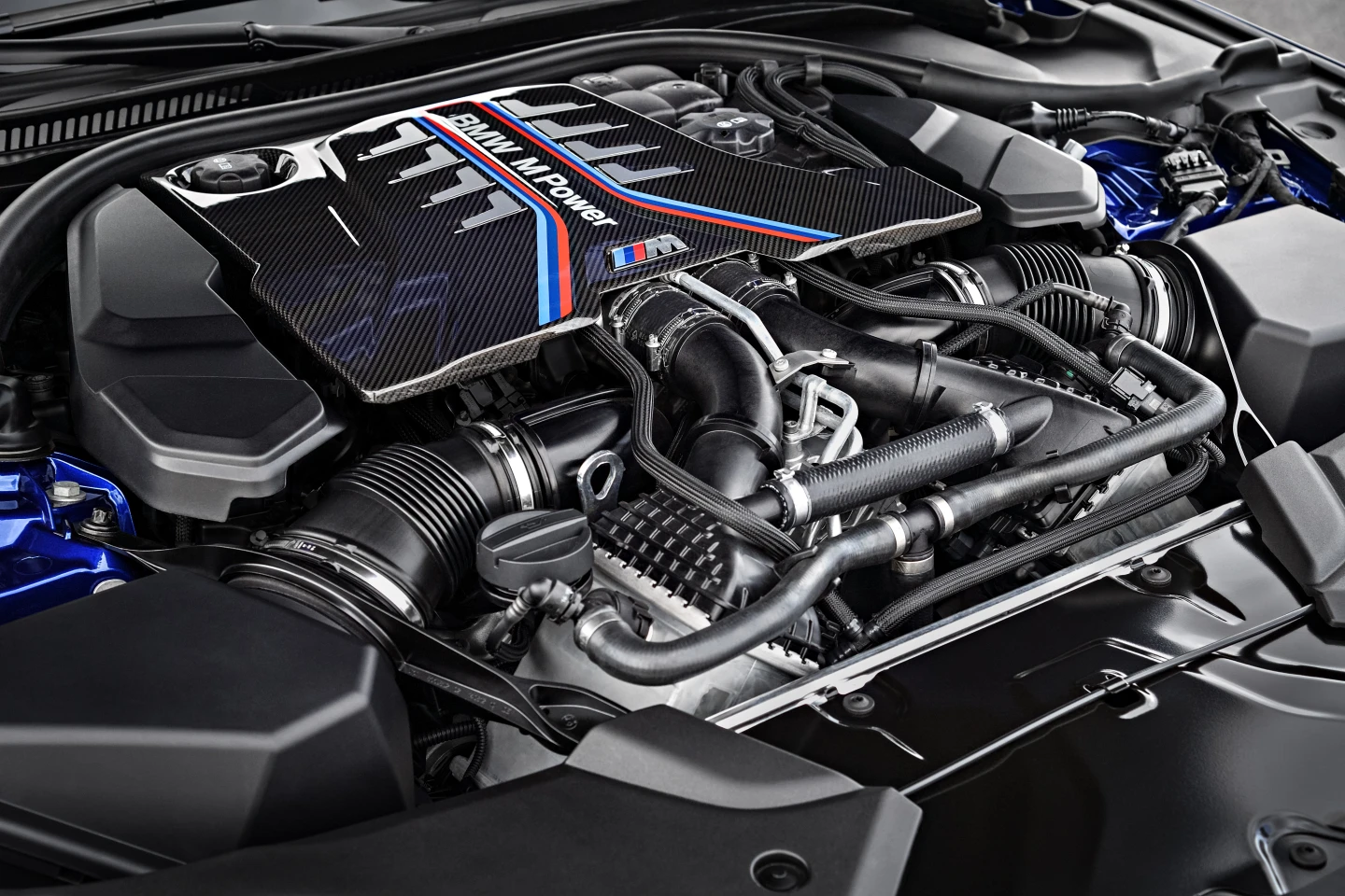 Under the hood of the new BMW M5