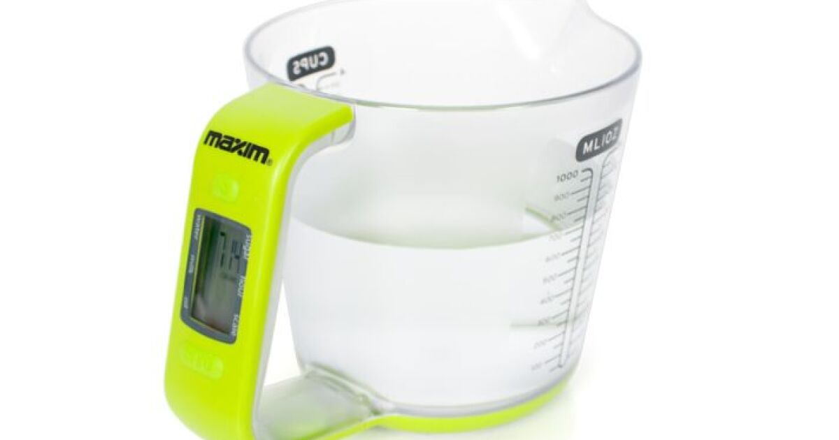 Kitchen gadget measures liquids, weighs solids in same container