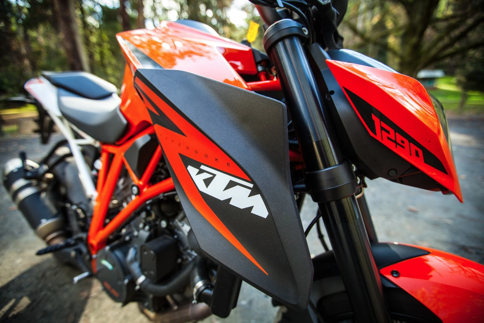 KTM 1290 Super Duke R: it's all shoulders and angry orange