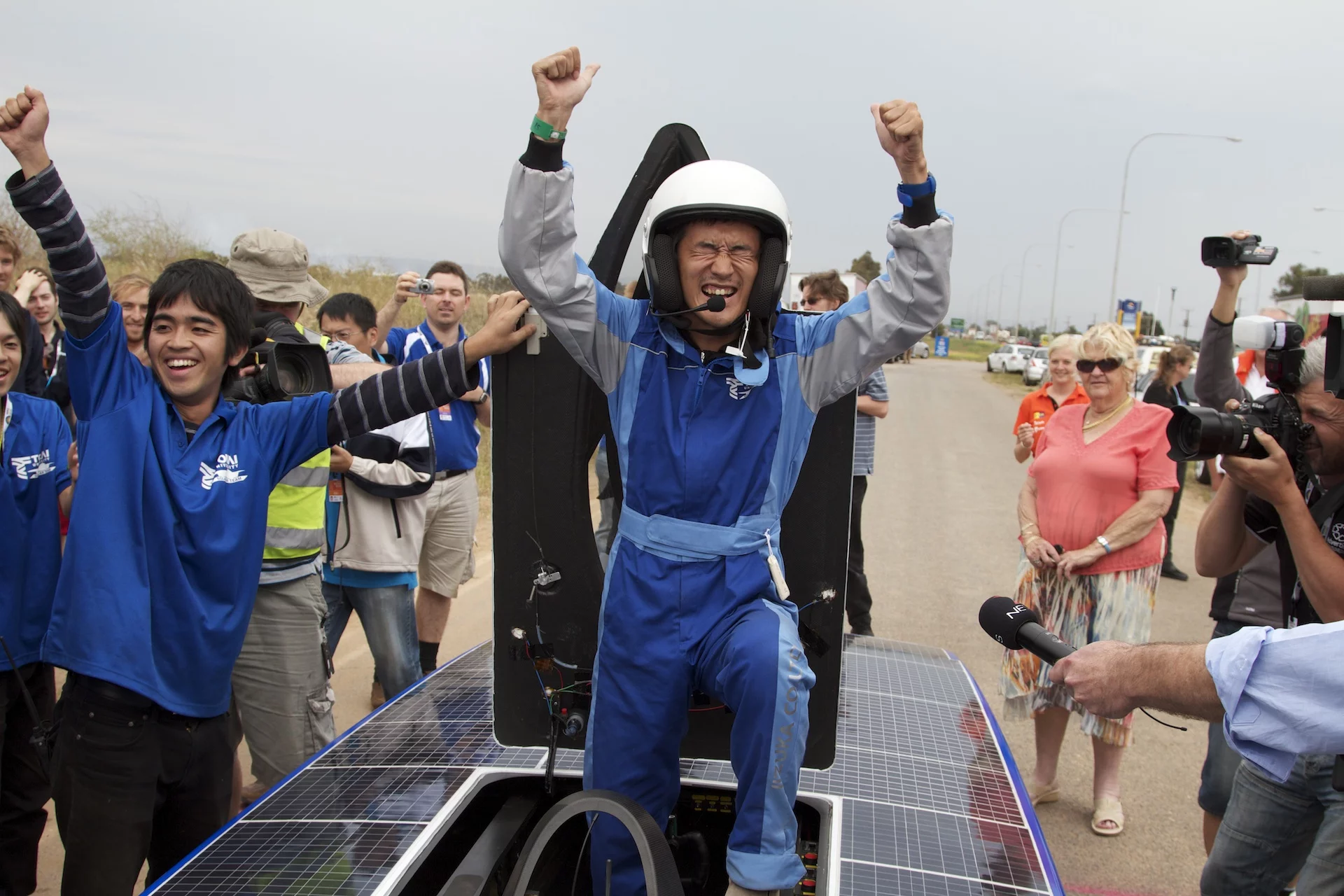 Team Tokai wins 2011 World Solar Challenge (Photo: Gizmag.com)