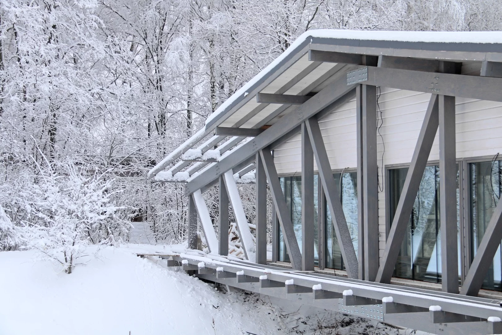 Bridge House comprises a mostly wooden structure, with a lot of glazing