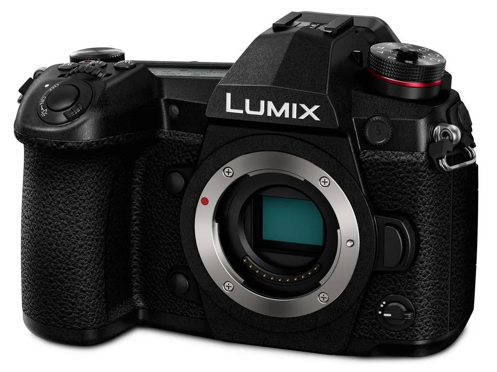 The Lumix G9 features a 20.3 megapixel Live MOS (17.3 x 13.0 mm) sensor