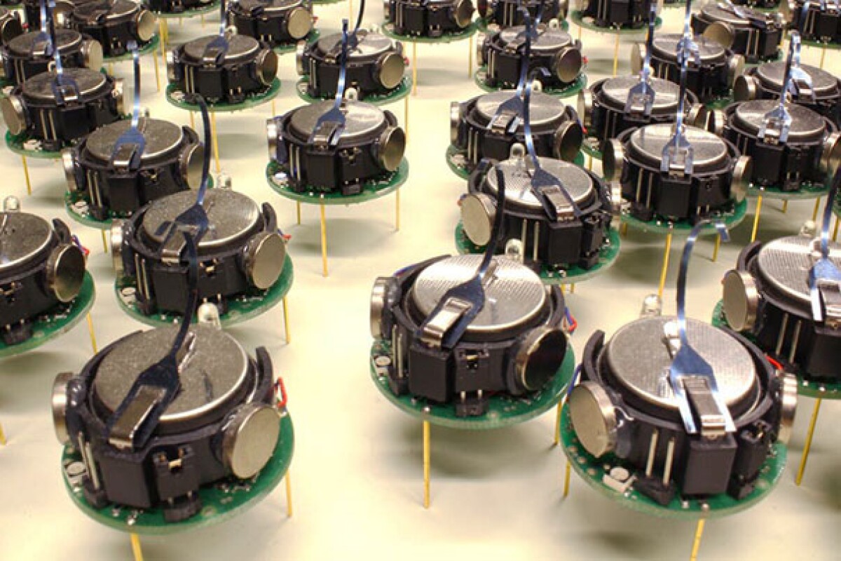 Over 1 000 Robots Swarm Together In Harvard Lab