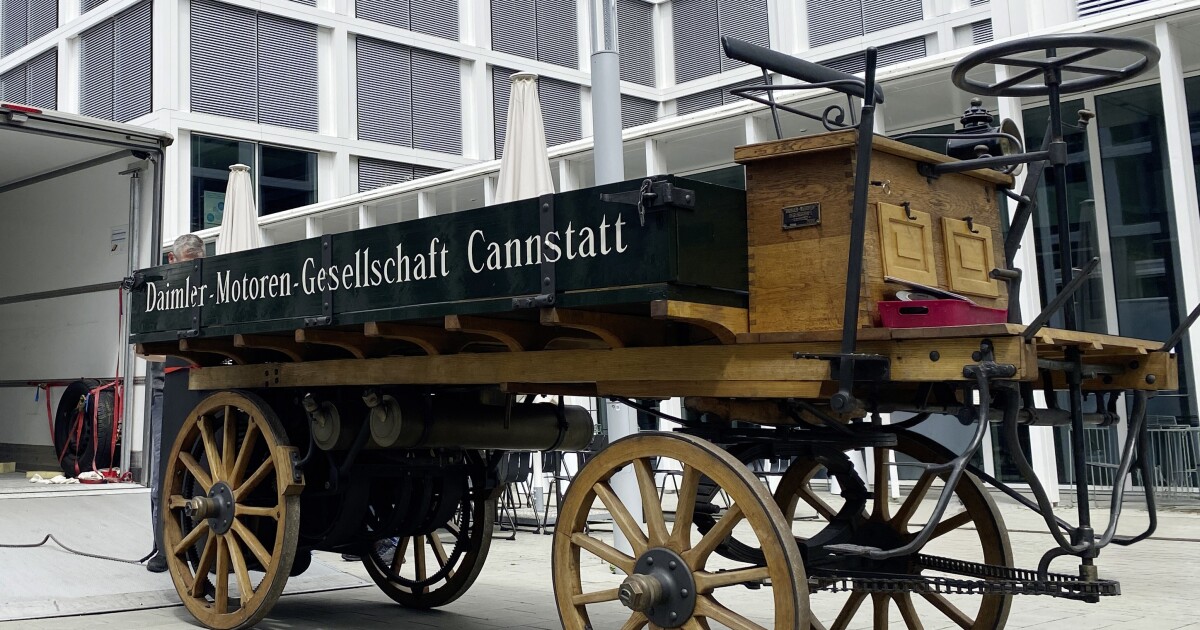 Daimler restores world’s first truck